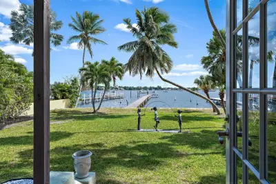 122 S Lake Dr, Lantana: photo 1 of 62
