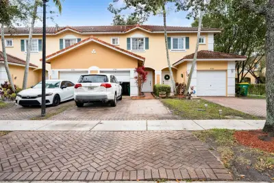 5722 Tuscany Ter, Tamarac: photo 1 of 48