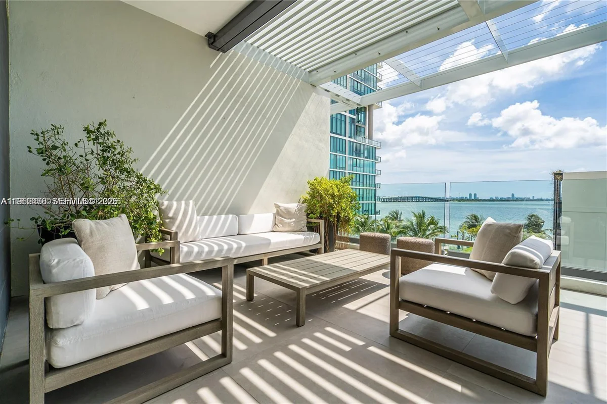 650 NE 32nd St #BH6, Miami: photo 1 of 66