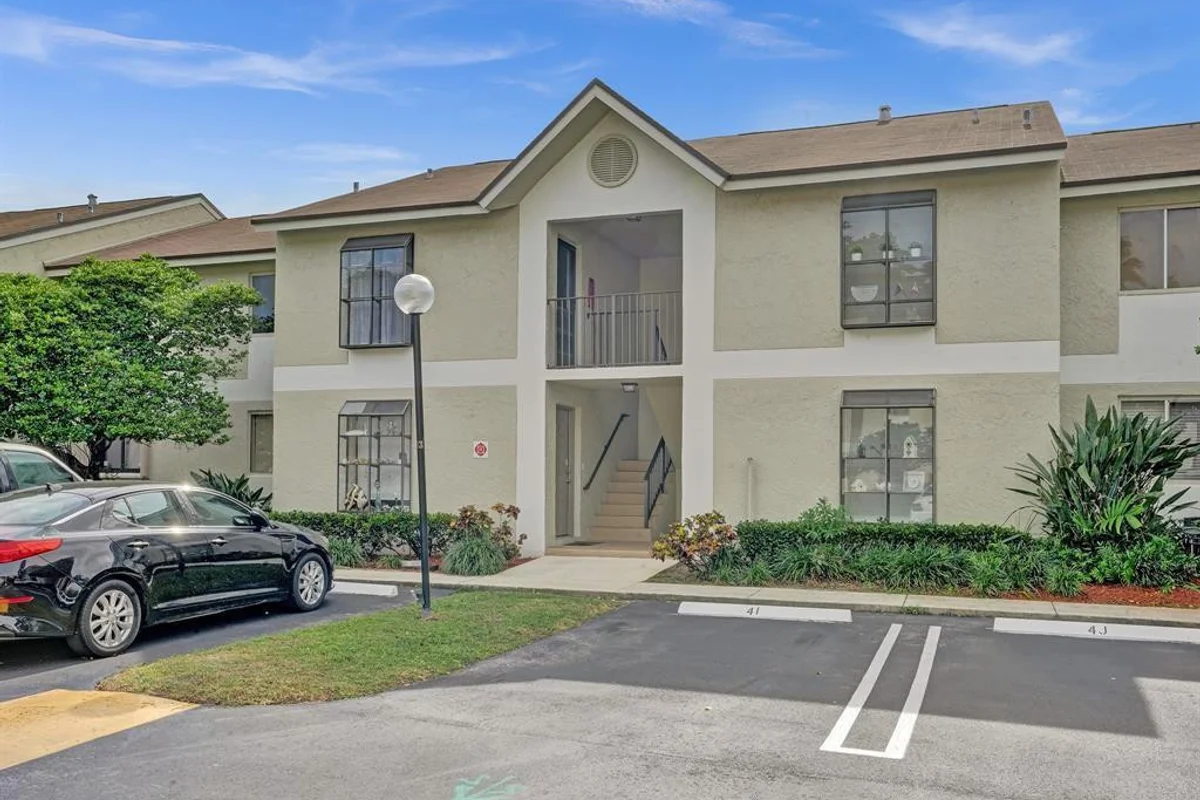 715 Gardens Dr #203, Pompano Beach: photo 1 of 21