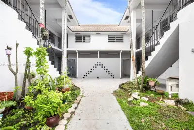 10375-35-55 SW 40th St, Miami: photo 1 of 13