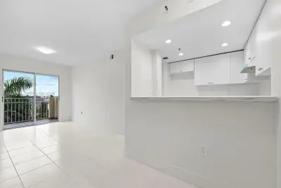 1750 NW 27th Ave, Miami: photo 1 of 16