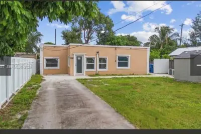 1835 NW 85th St, Miami: photo 1 of 19