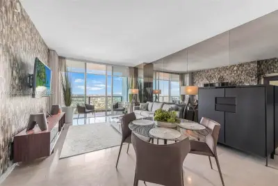 88 SW 7th St #3806, Miami: photo 1 of 24