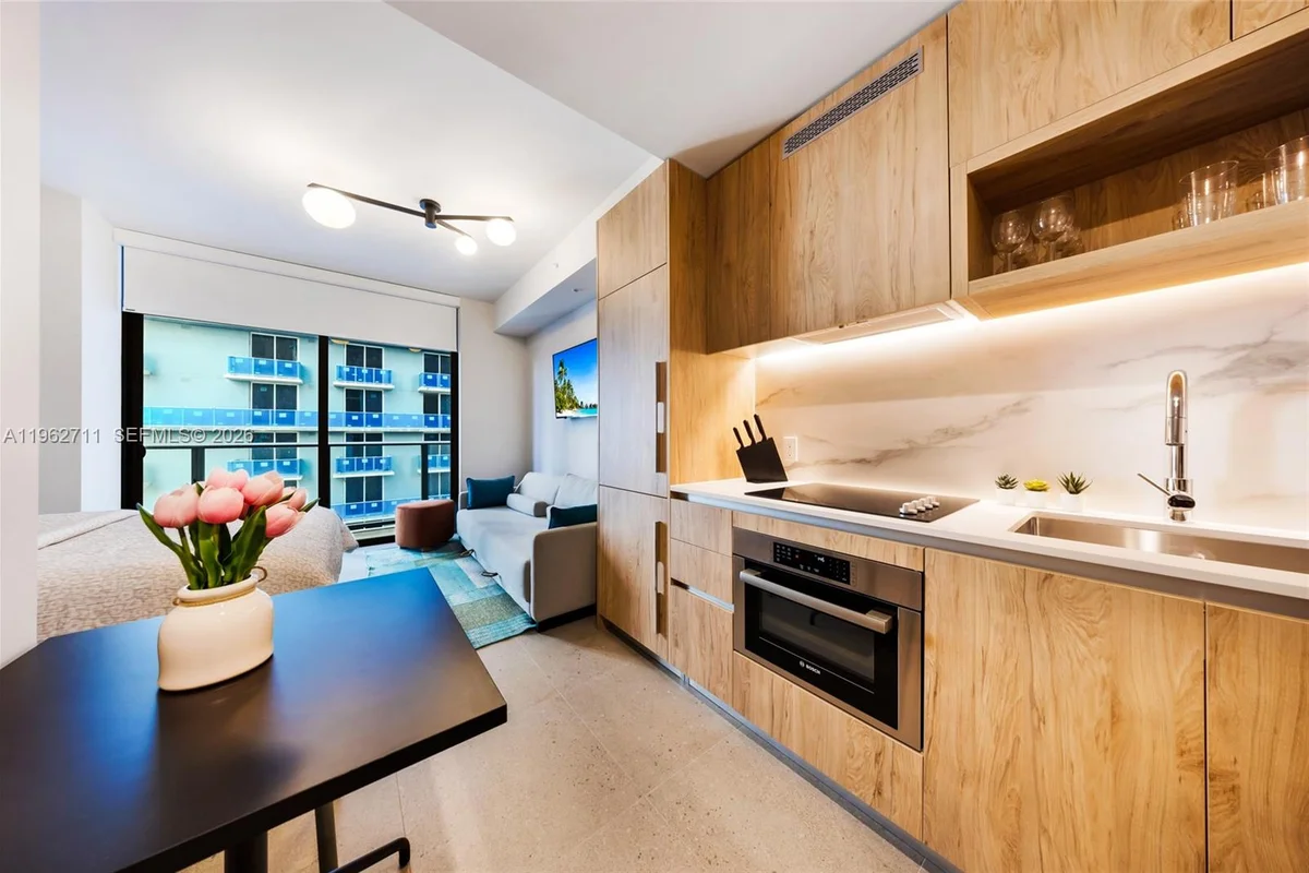11 NE 6th St #1208, Miami: photo 1 of 42