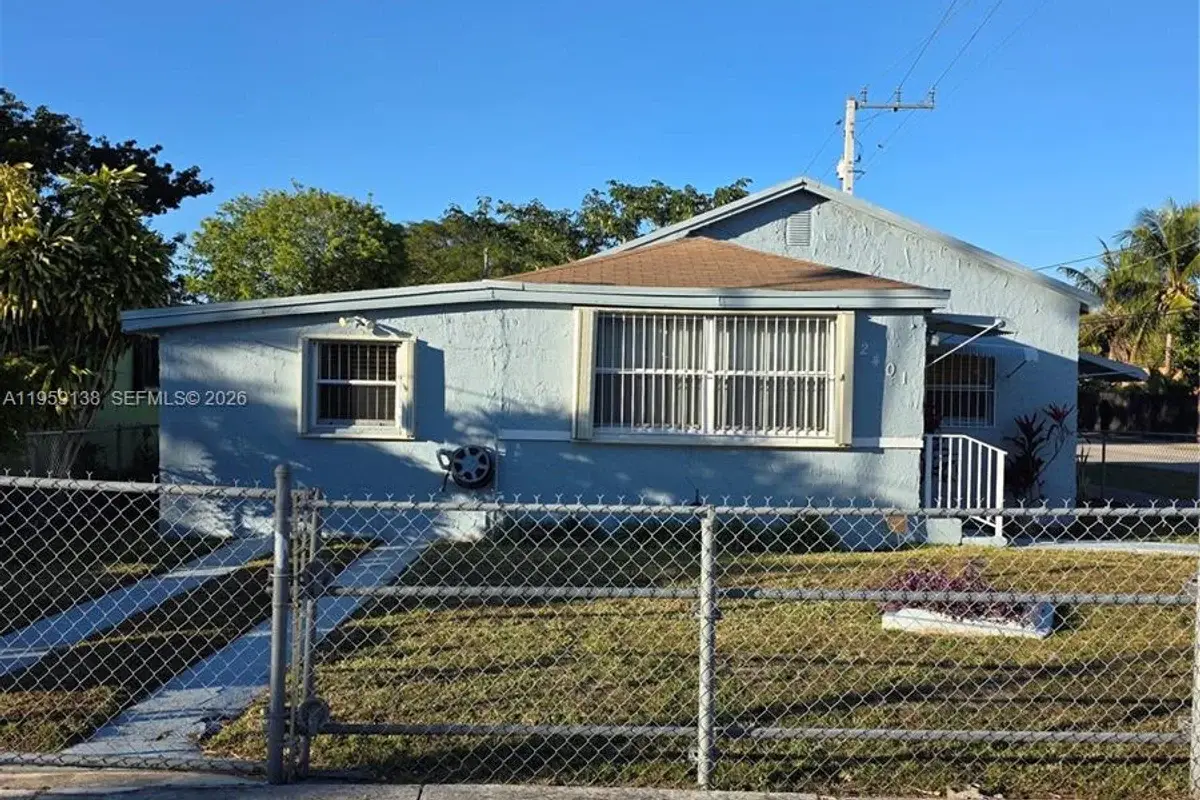 2401 NW 56th St, Miami: photo 1 of 15