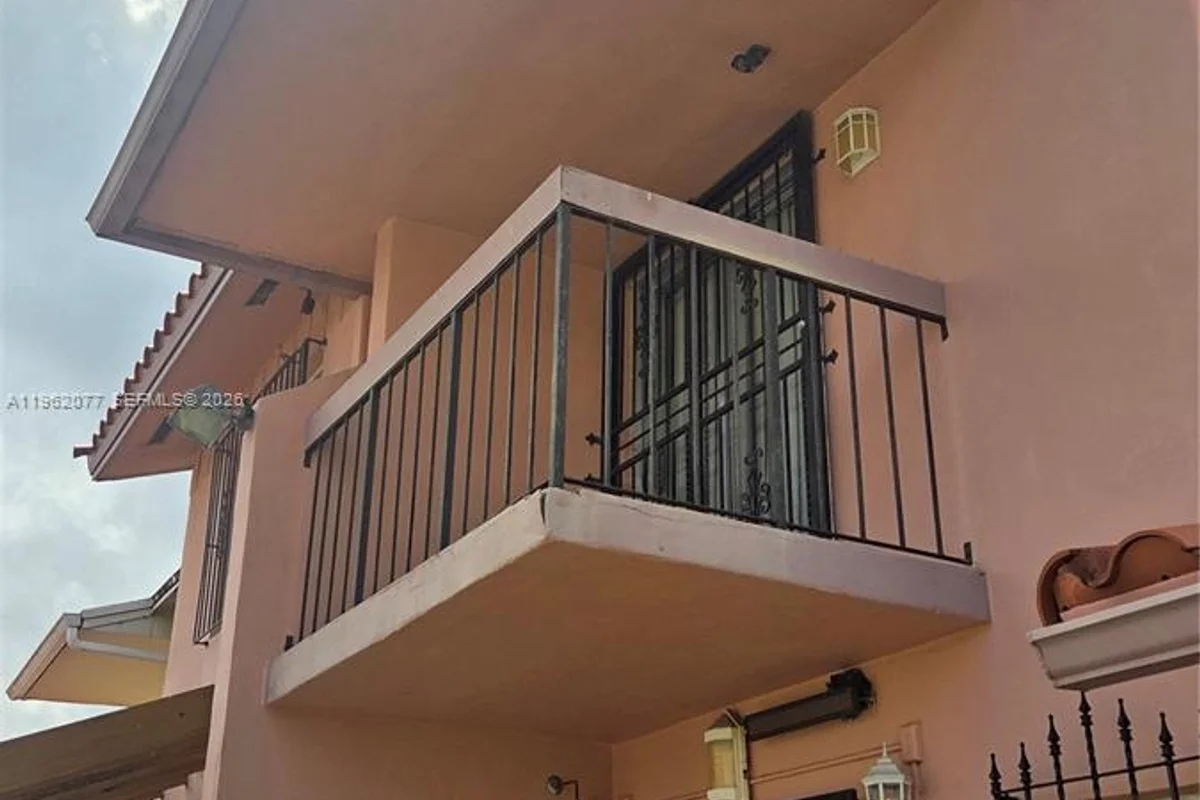 12516 SW 9th Ter #2, Miami: photo 1 of 22