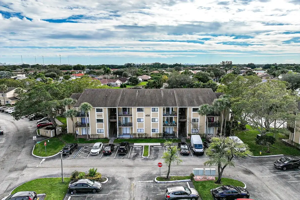 450 Palm Cir #106, Pembroke Pines: photo 1 of 87