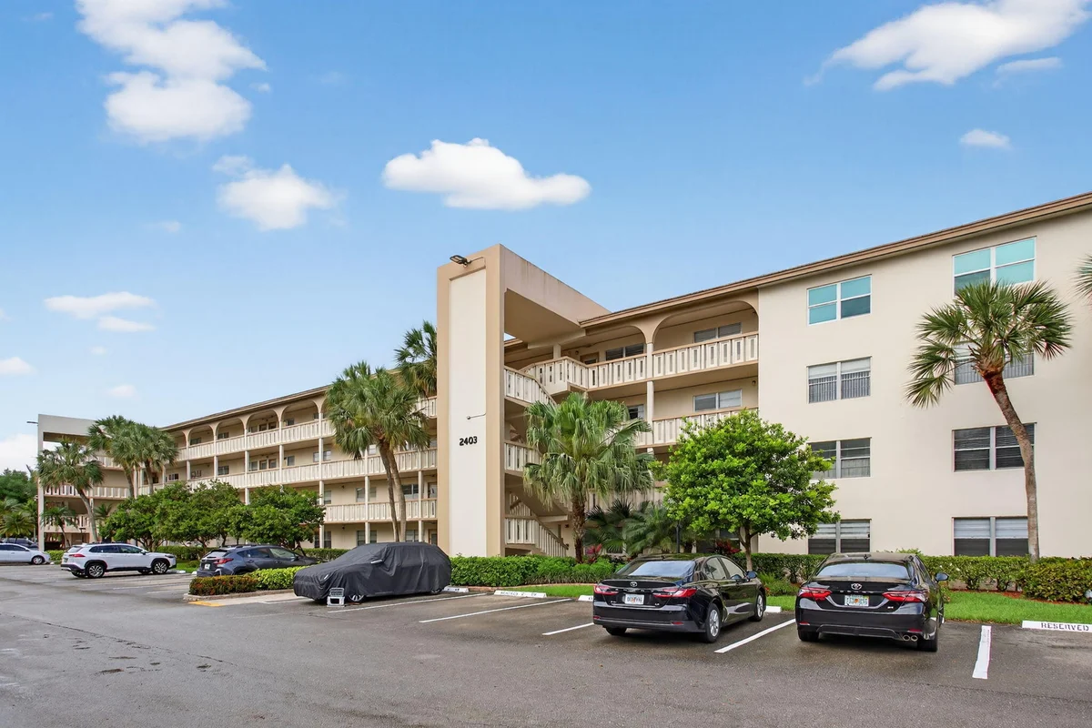 2403 Antigua Cir #B4, Coconut Creek: photo 1 of 15