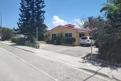 2210 NE 36th St #A&b, Lighthouse Point: photo 1 of 26