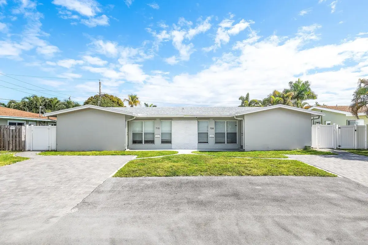 708-710 NE 23rd Ave, Pompano Beach: photo 1 of 43