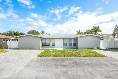 708-710 NE 23rd Ave, Pompano Beach: photo 1 of 43