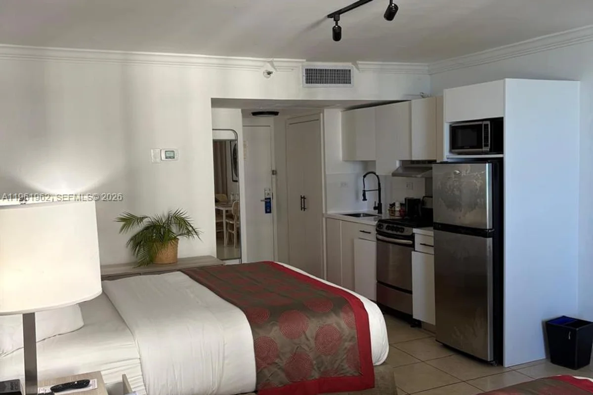 19201 Collins Ave #820, Sunny Isles Beach: photo 1 of 17