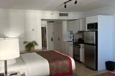 19201 Collins Ave #820, Sunny Isles Beach: photo 1 of 17