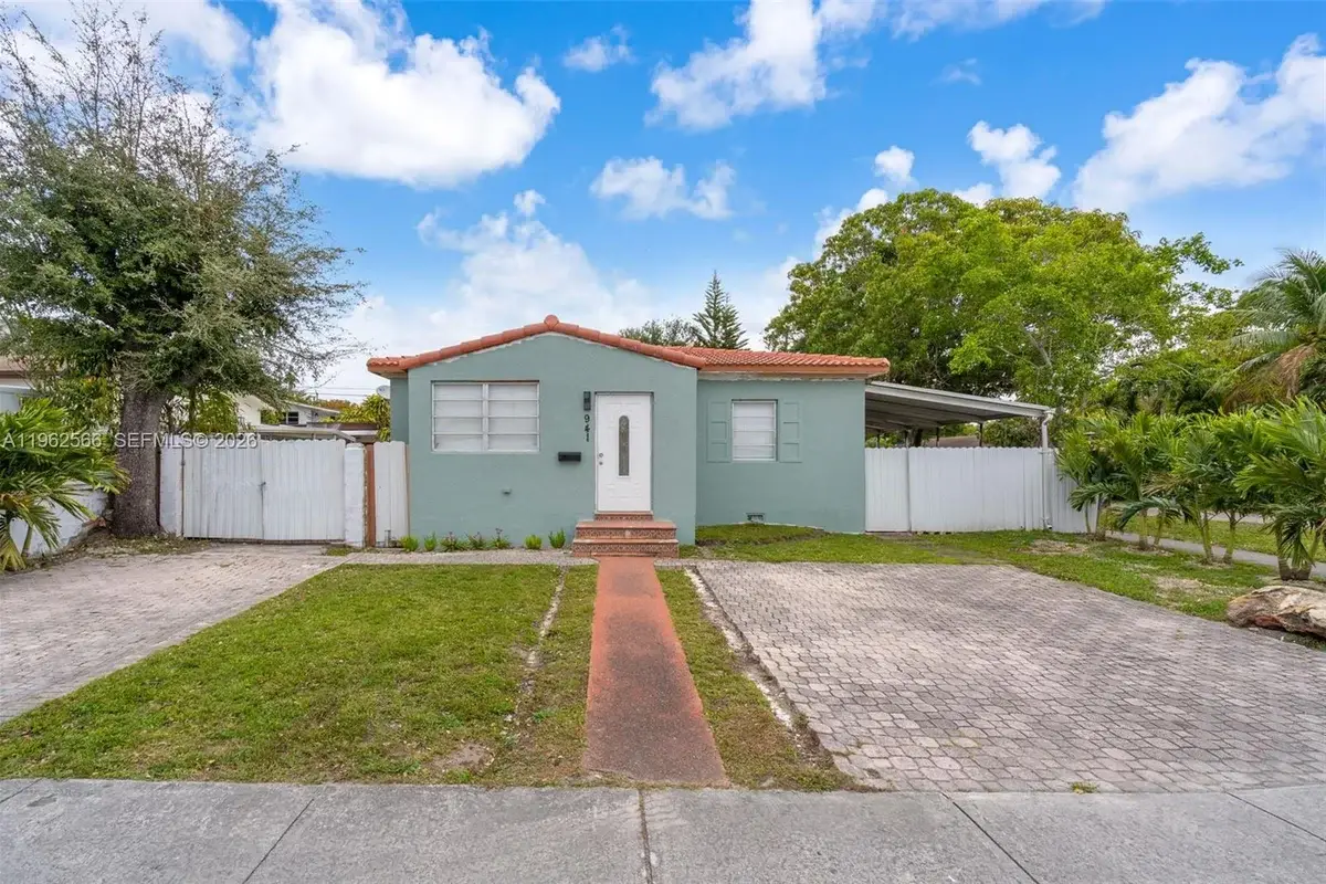 941 SW 31st Ct, Miami: photo 1 of 34