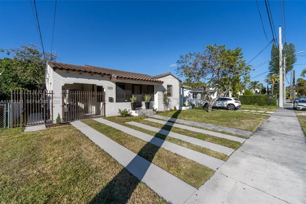 1631 SW 21st St, Miami: photo 1 of 58