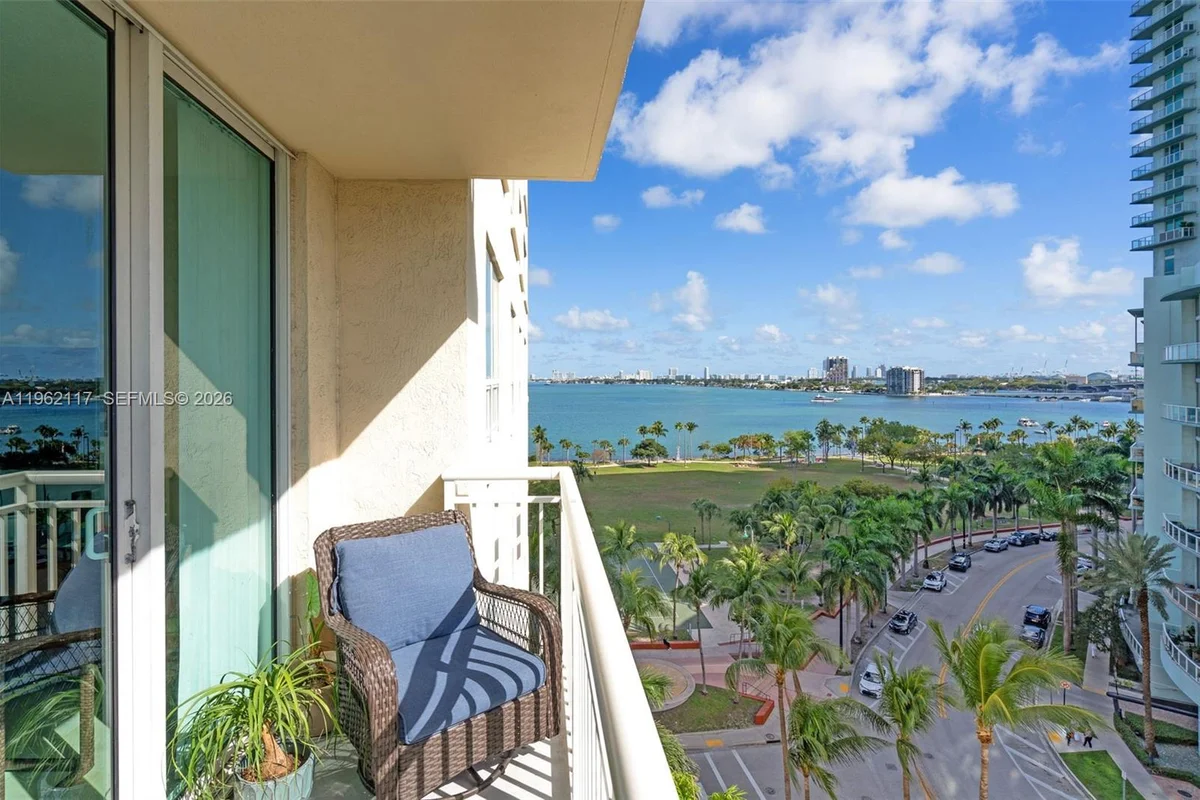 2000 N Bayshore Dr #909, Miami: photo 1 of 39