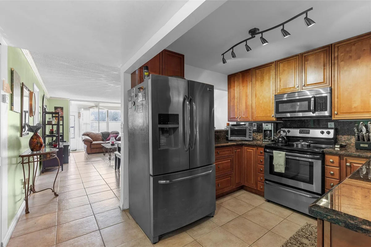 9350 Sunrise Lakes Blvd #101, Sunrise: photo 1 of 59