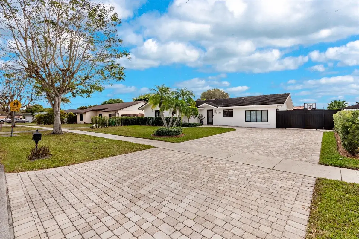House in Miami: photo 1 of 22