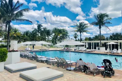10275 Collins Ave #427, Bal Harbour: photo 1 of 22