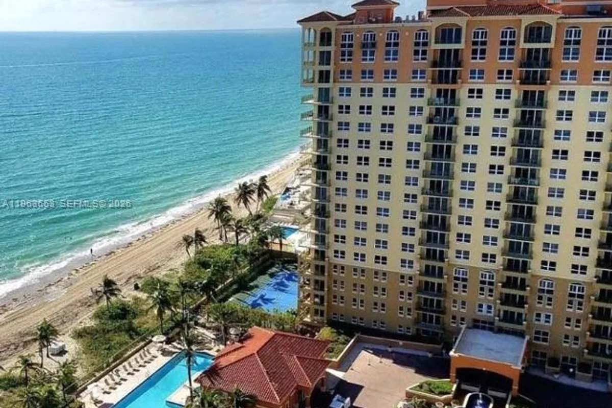 Condo in Hallandale Beach: photo 1 of 27
