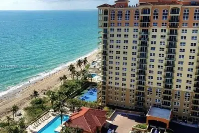 Condo in Hallandale Beach: photo 1 of 27
