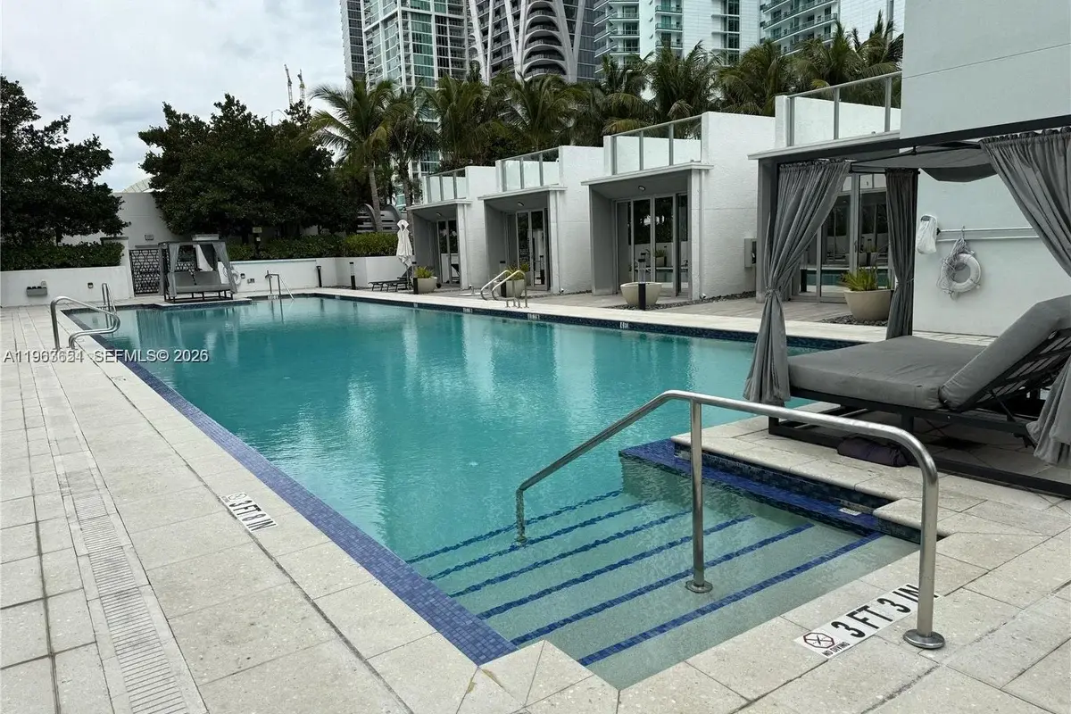 851 NE 1st Ave #1, Miami: photo 1 of 9