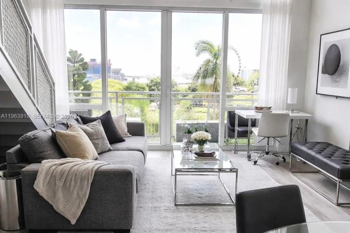 253 NE 2nd St #433, Miami: photo 1 of 33