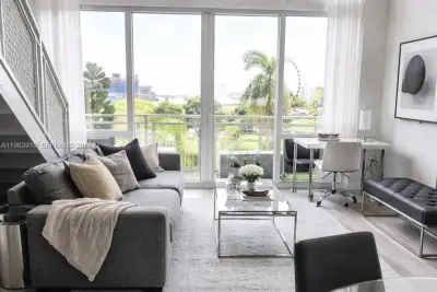 253 NE 2nd St #433, Miami: photo 1 of 33