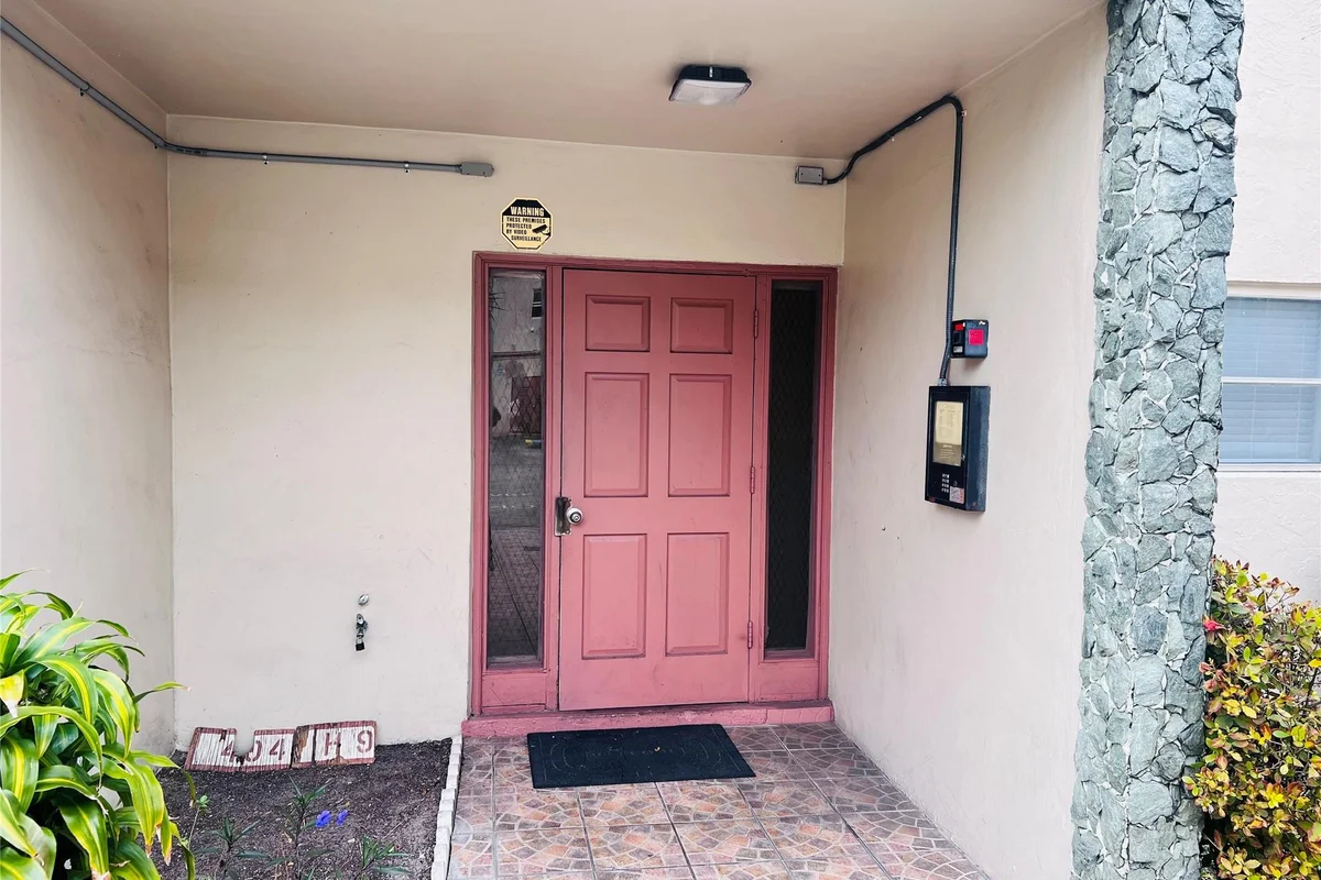 4046 NW 19th St #203, Lauderhill: photo 1 of 21