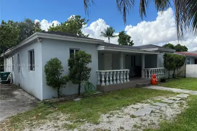 1128 NW 101st St, Miami: photo 1 of 30
