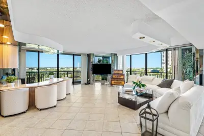 2427 Presidential Way #701, West Palm Beach: photo 1 of 23