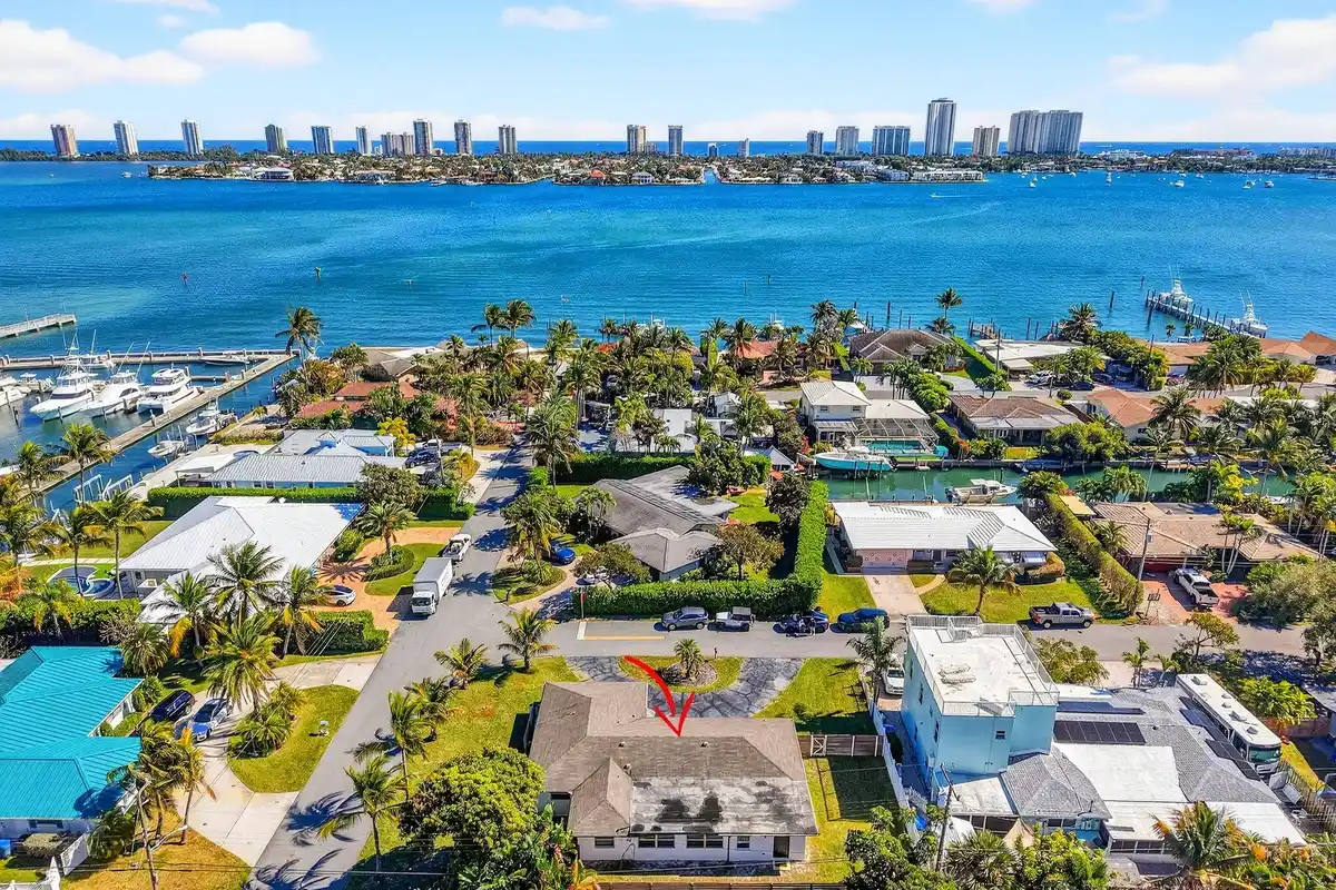 3651 Palm Dr, Riviera Beach: photo 1 of 61