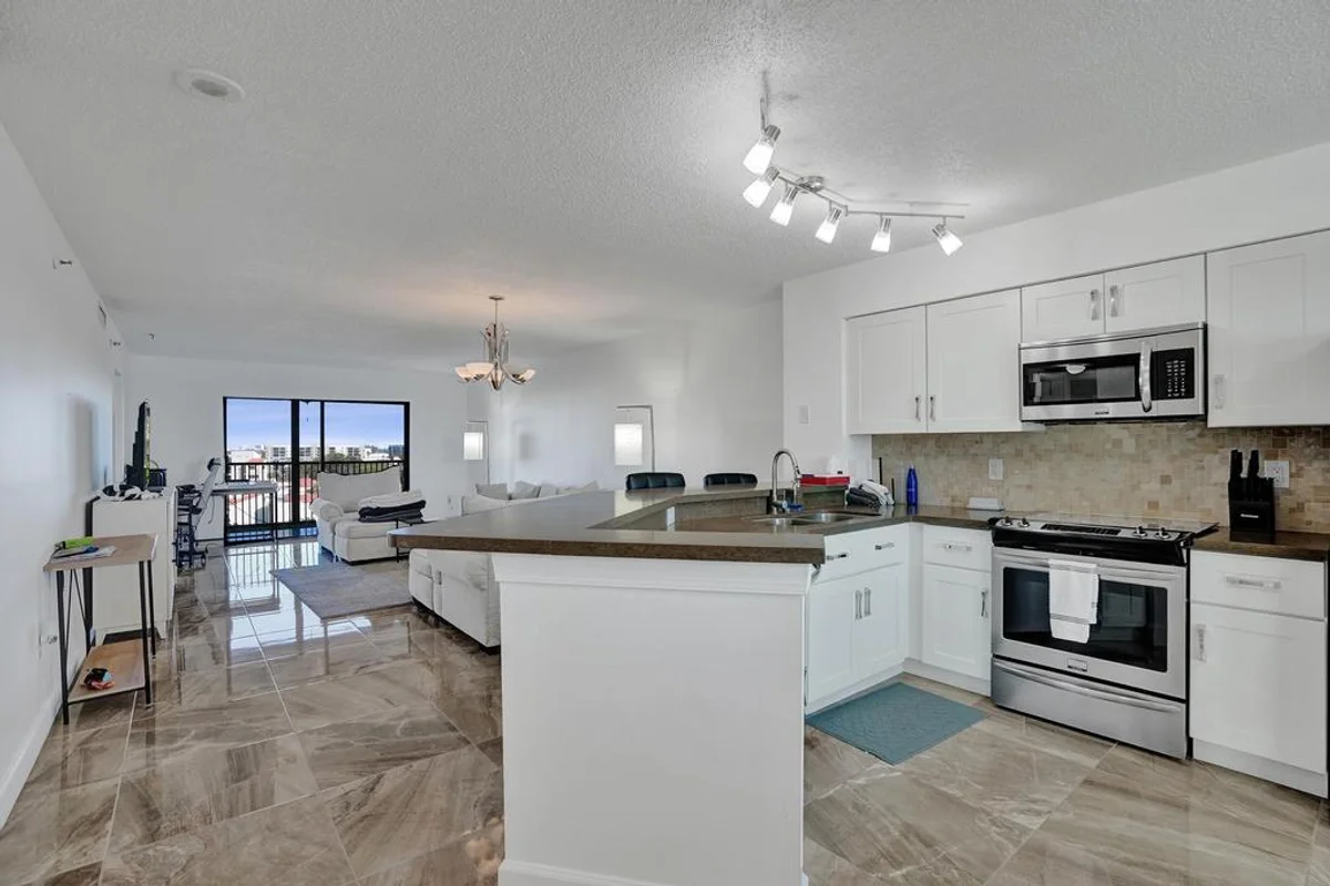 2334 S Cypress Bend Dr #907, Pompano Beach: photo 1 of 18