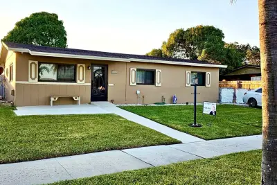 1481 SW 7th Ter, Deerfield Beach: photo 1 of 32