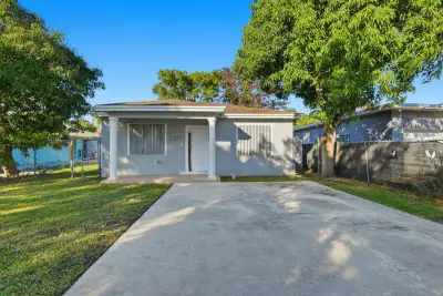 10131 W Indigo St, Miami: photo 1 of 1