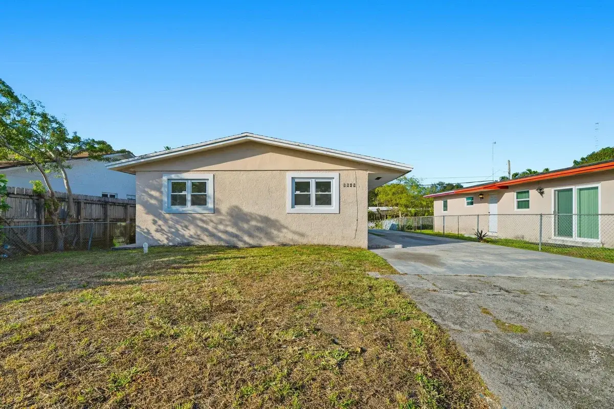 5649 SW 36th Ct, West Park: photo 1 of 31