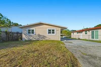 5649 SW 36th Ct, West Park: photo 1 of 31