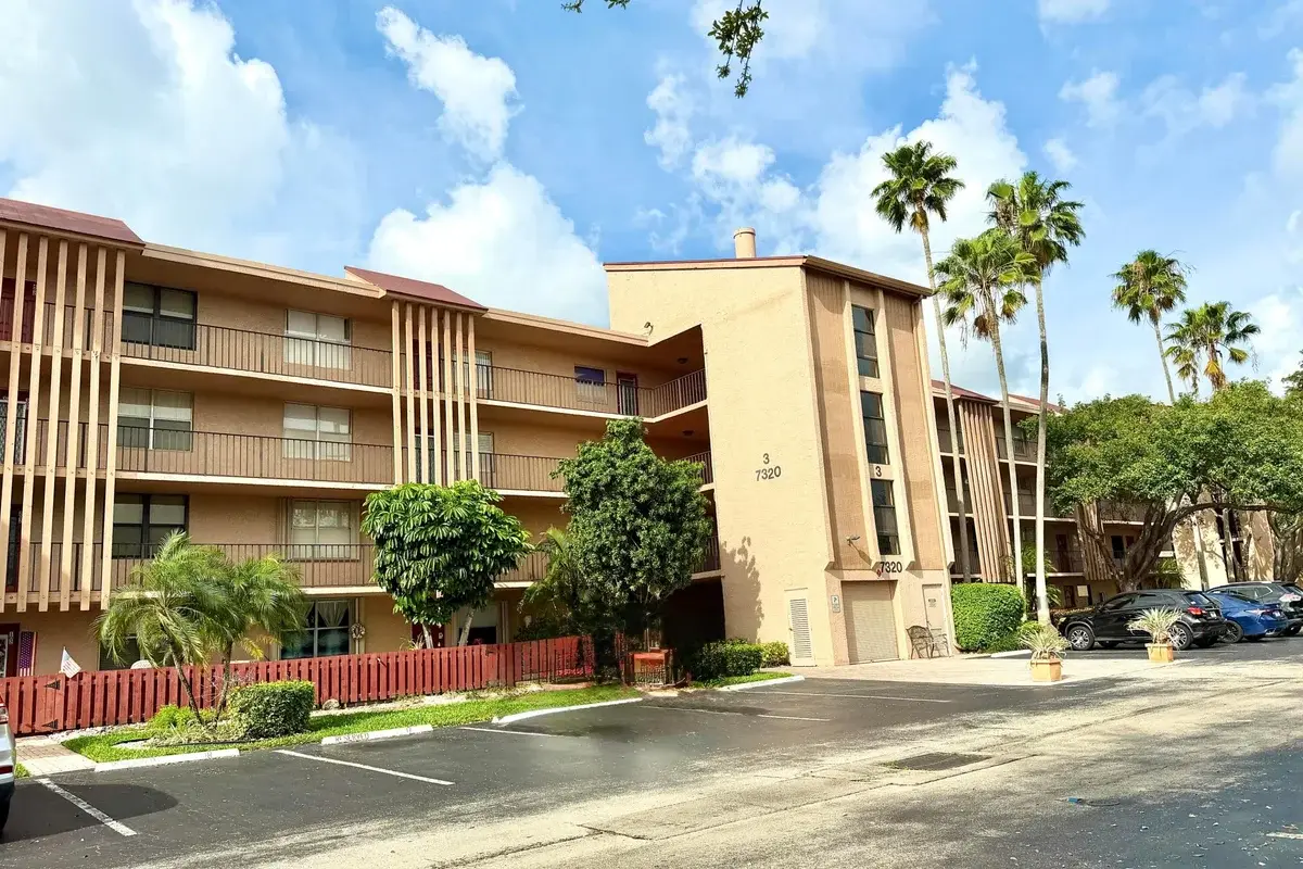 7320 Lake Cir Dr #204, Margate: photo 1 of 25