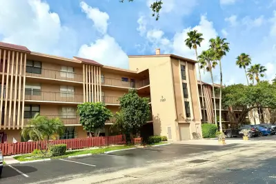7320 Lake Cir Dr #204, Margate: photo 1 of 25