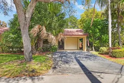 16131 Laurel Dr #33, Weston: photo 1 of 24