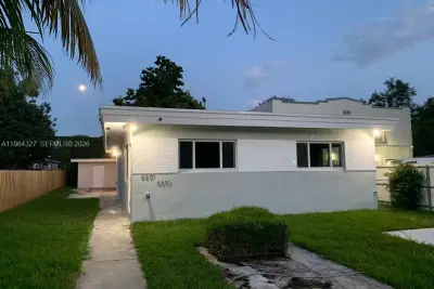 6801 NW 2nd Ct, Miami: photo 1 of 14