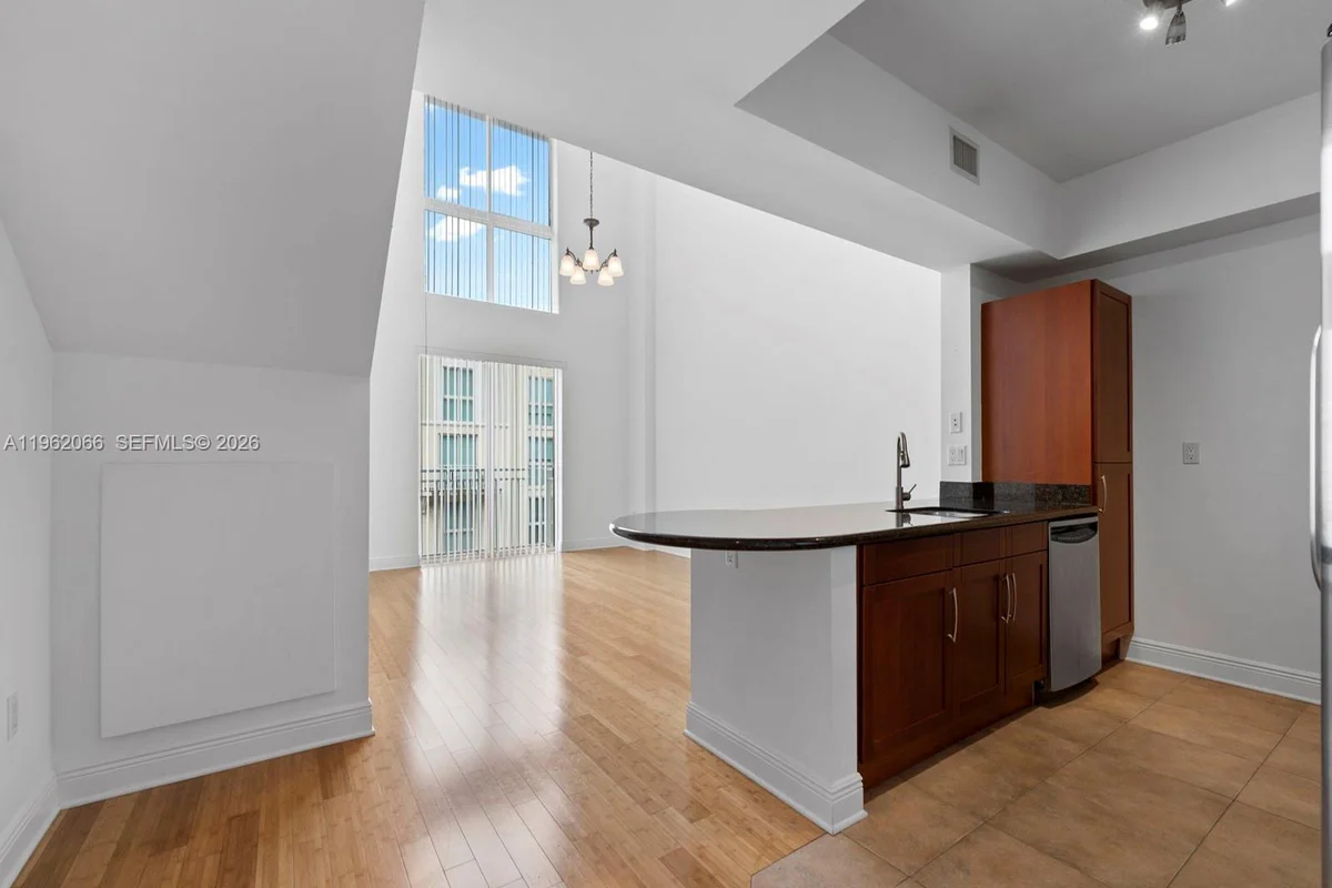7265 SW 89th St #A520, Miami: photo 1 of 31