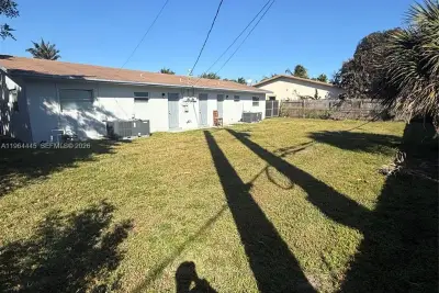 310 NE 38th St, Deerfield Beach: photo 1 of 8