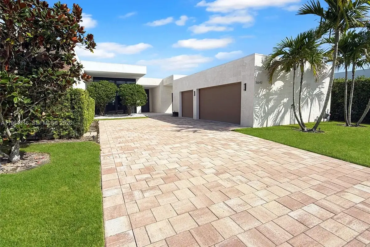 16640 Sunset Way, Weston: photo 1 of 36