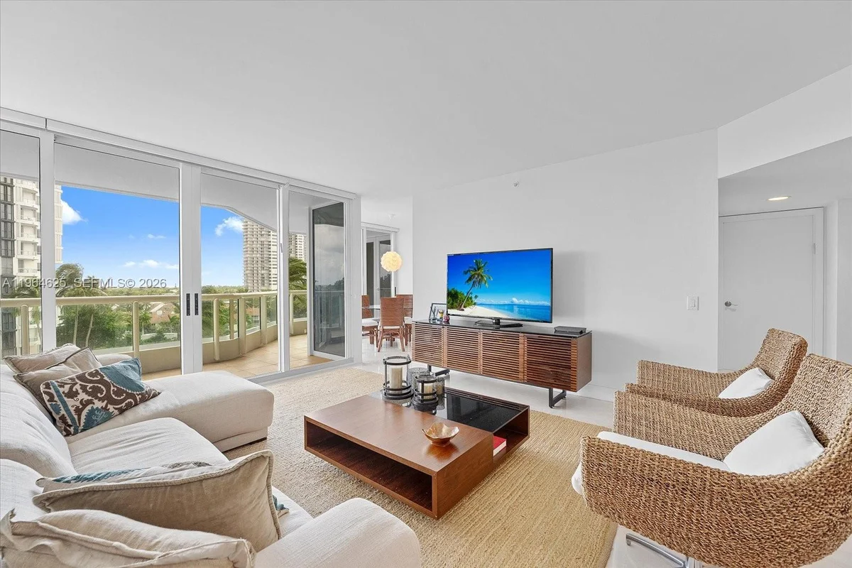 21055 Yacht Club Dr #802, Aventura: photo 1 of 32