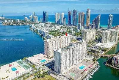251 174th St #1715, Sunny Isles Beach: photo 1 of 26