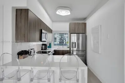 601 NE 36th St #1003, Miami: photo 1 of 72