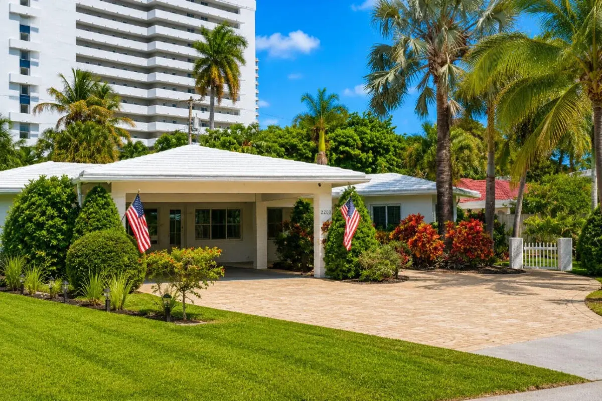 2200 NE 32nd Ave, Fort Lauderdale: photo 1 of 15