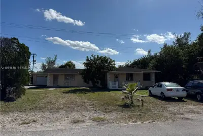 36 NW 151st St, Miami: photo 1 of 10